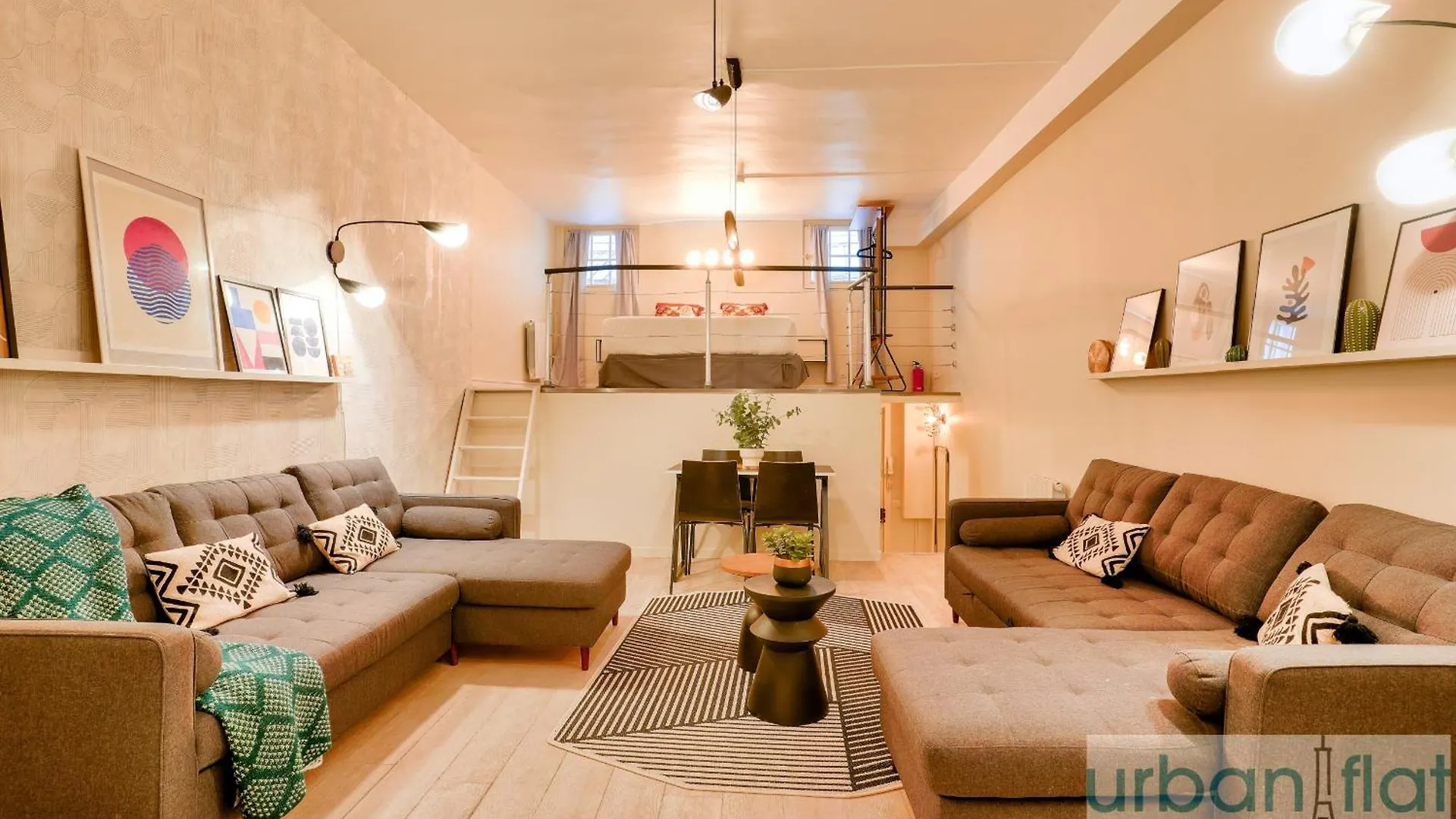 33 - Flat Av des Champs-Élysées Paris Appartement