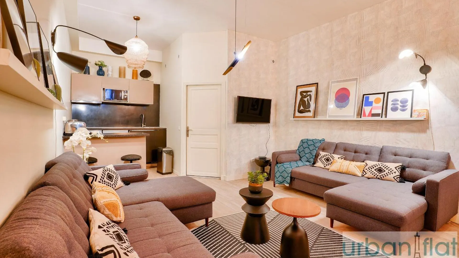 33 - Flat Av des Champs-Élysées Paris