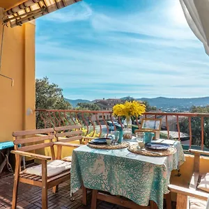 L'odyssee Provencale, Un Duplex De Charme De 2 Au Pied Du Village Medieval De Bormes-les-mimosas, Offrant Des Prestations De Gamme Et Superbe Vue Sur Le Massif Des Maures Appartement Bormes-les-Mimosas