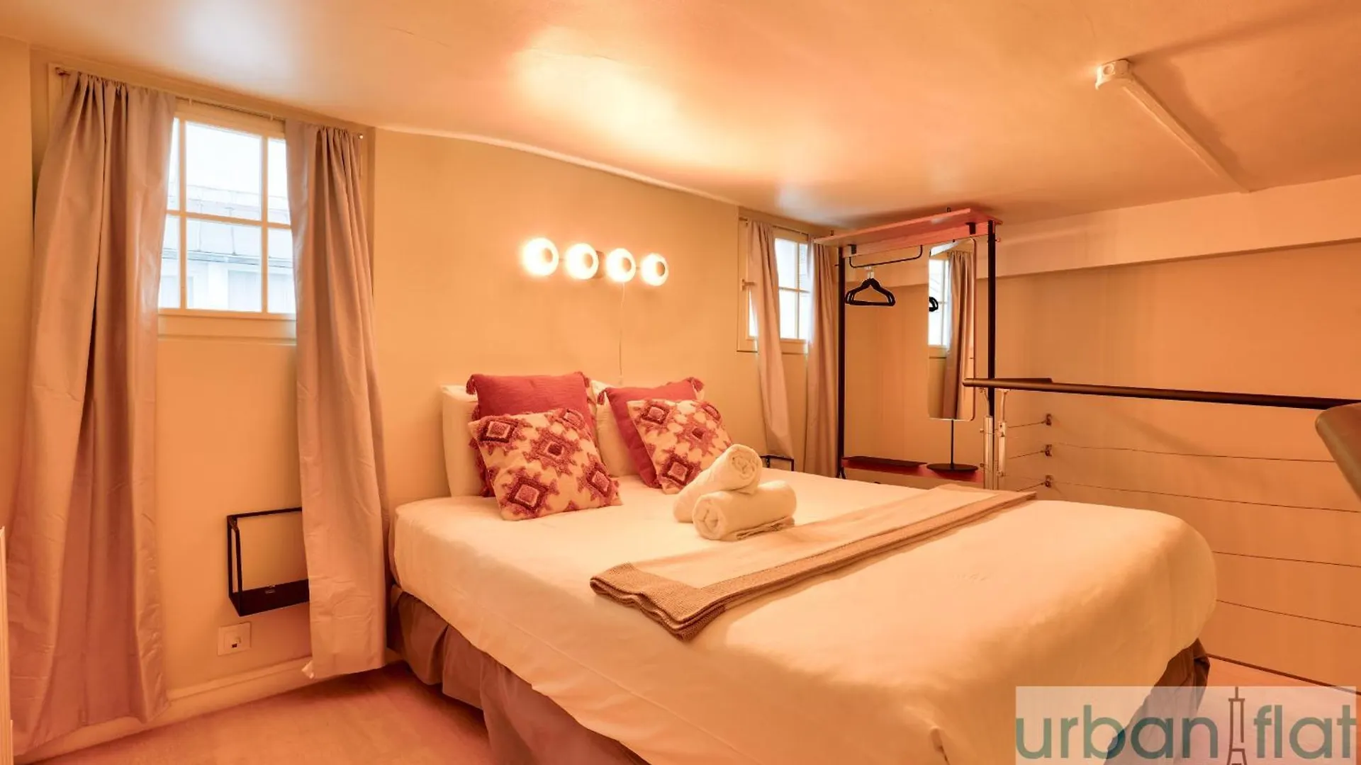 33 - Flat Av Des Champs-Elysees Paris